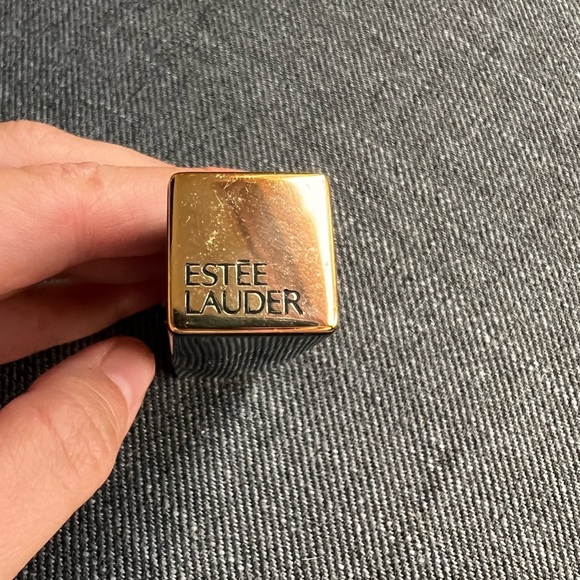 Estee Lauder Pure Color Envy Hi-Lustre Light Sculpting Lipstick - Picture 3 of 5